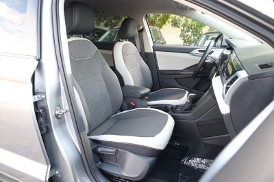 2025 Volkswagen Taos SE 4MOTION