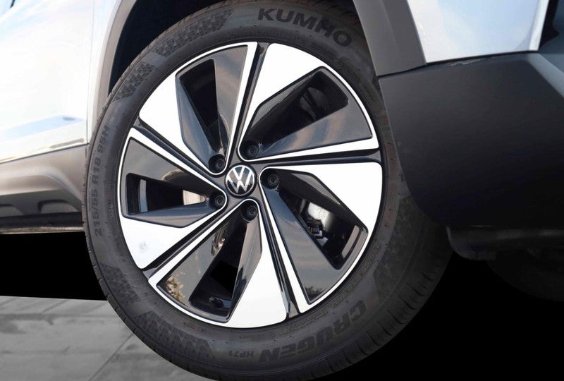 2025 Volkswagen Taos SE 4MOTION