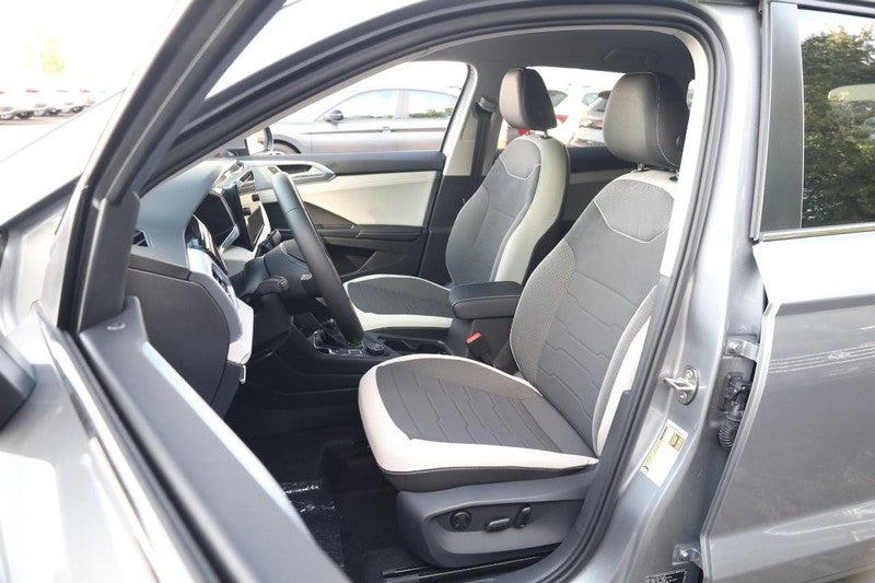 2025 Volkswagen Taos SE 4MOTION