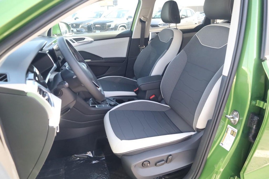 2026 Volkswagen Taos SE 4MOTION