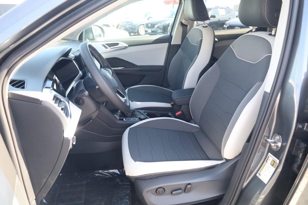 2026 Volkswagen Taos SE 4MOTION