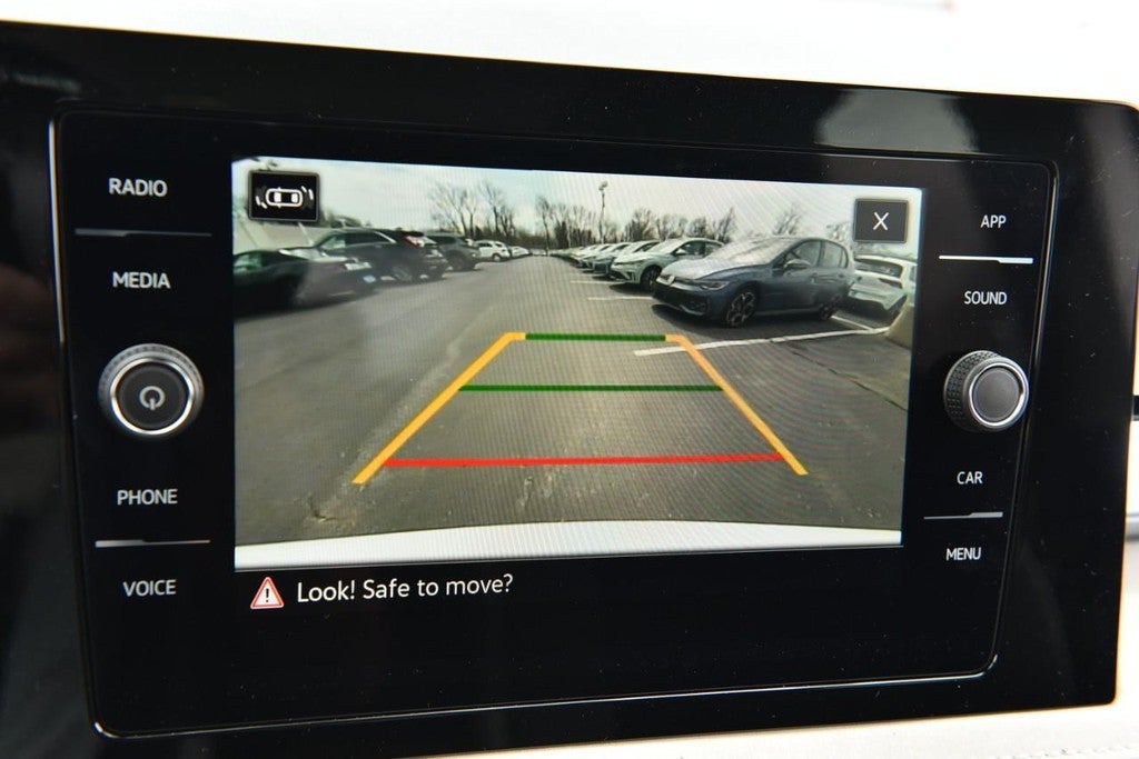 2025 Volkswagen Taos SE 4MOTION