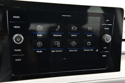 2025 Volkswagen Taos SE 4MOTION