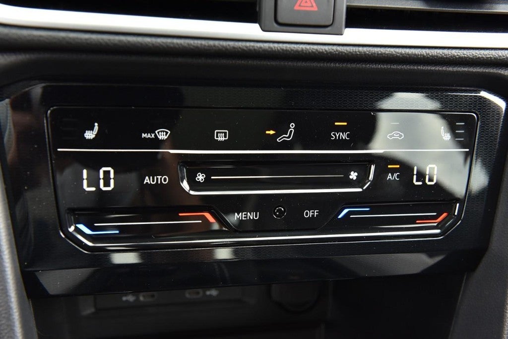 2025 Volkswagen Taos SE 4MOTION