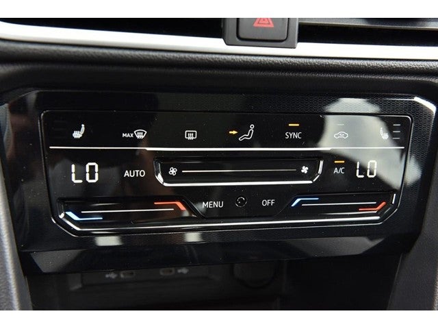 2025 Volkswagen Taos SE 4MOTION