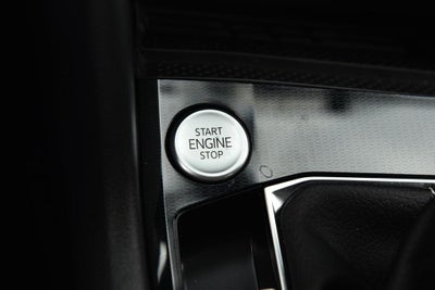 2025 Volkswagen Taos SE 4MOTION