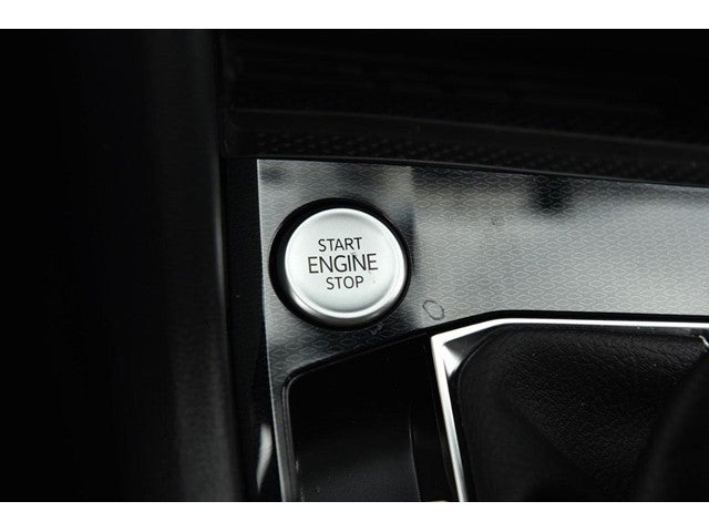 2025 Volkswagen Taos SE 4MOTION