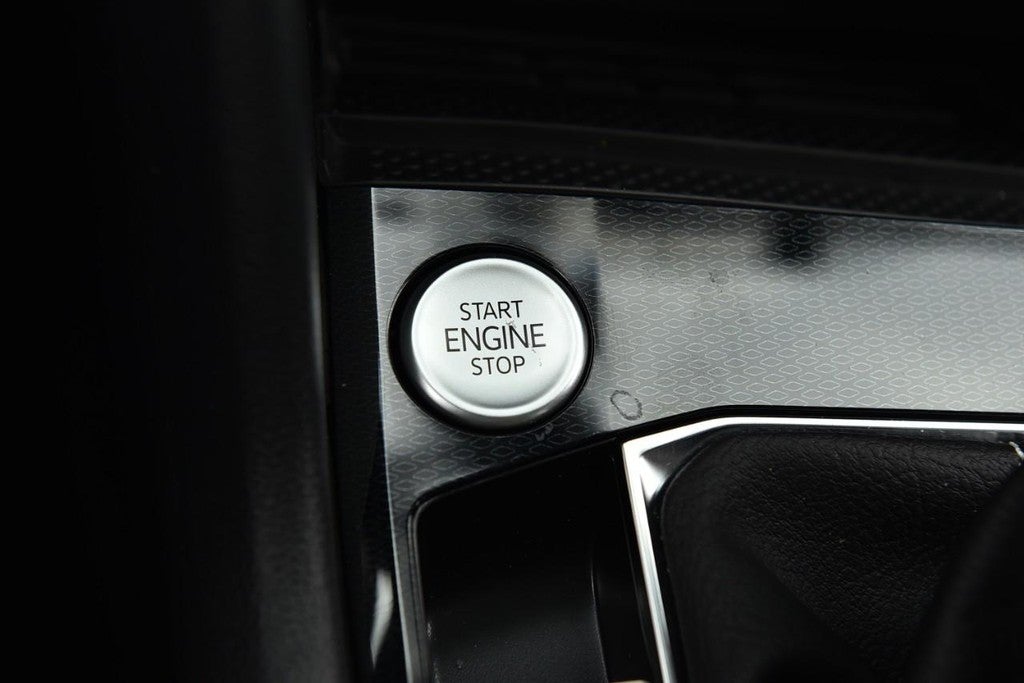 2025 Volkswagen Taos SE 4MOTION