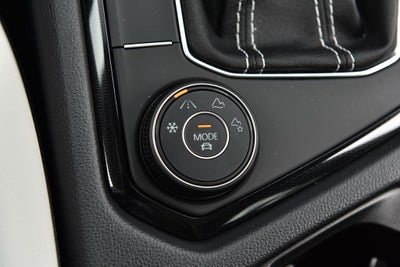 2025 Volkswagen Taos SE 4MOTION