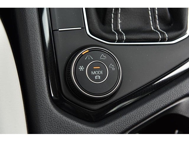 2025 Volkswagen Taos SE 4MOTION