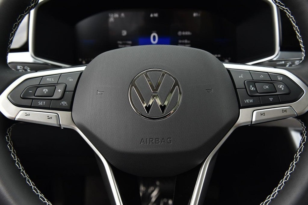 2025 Volkswagen Taos SE 4MOTION