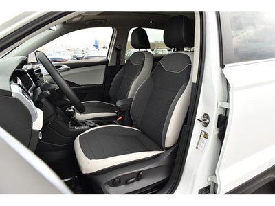 2025 Volkswagen Taos SE 4MOTION