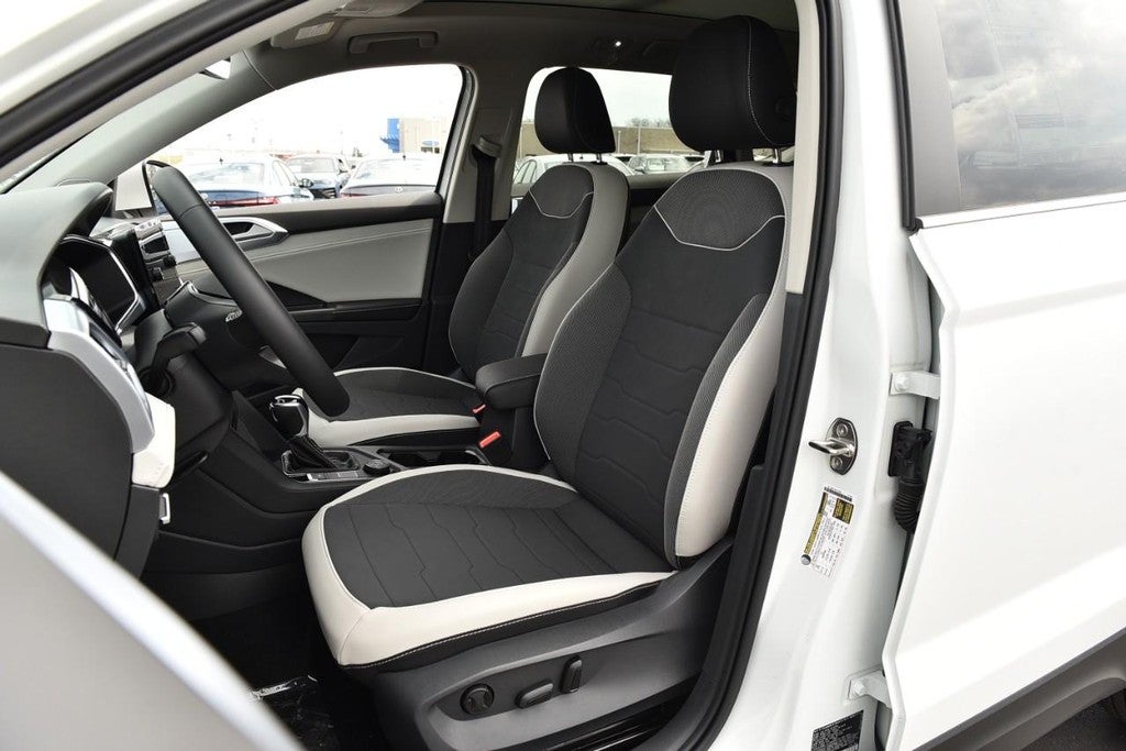 2025 Volkswagen Taos SE 4MOTION