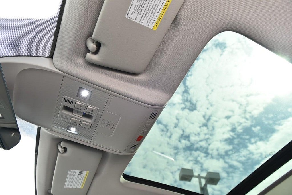 2025 Volkswagen Taos SE 4MOTION