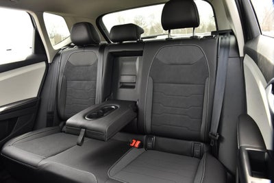 2025 Volkswagen Taos SE 4MOTION