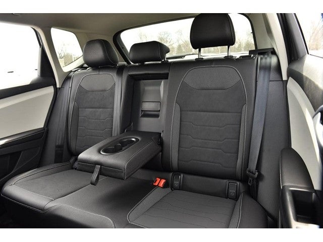 2025 Volkswagen Taos SE 4MOTION