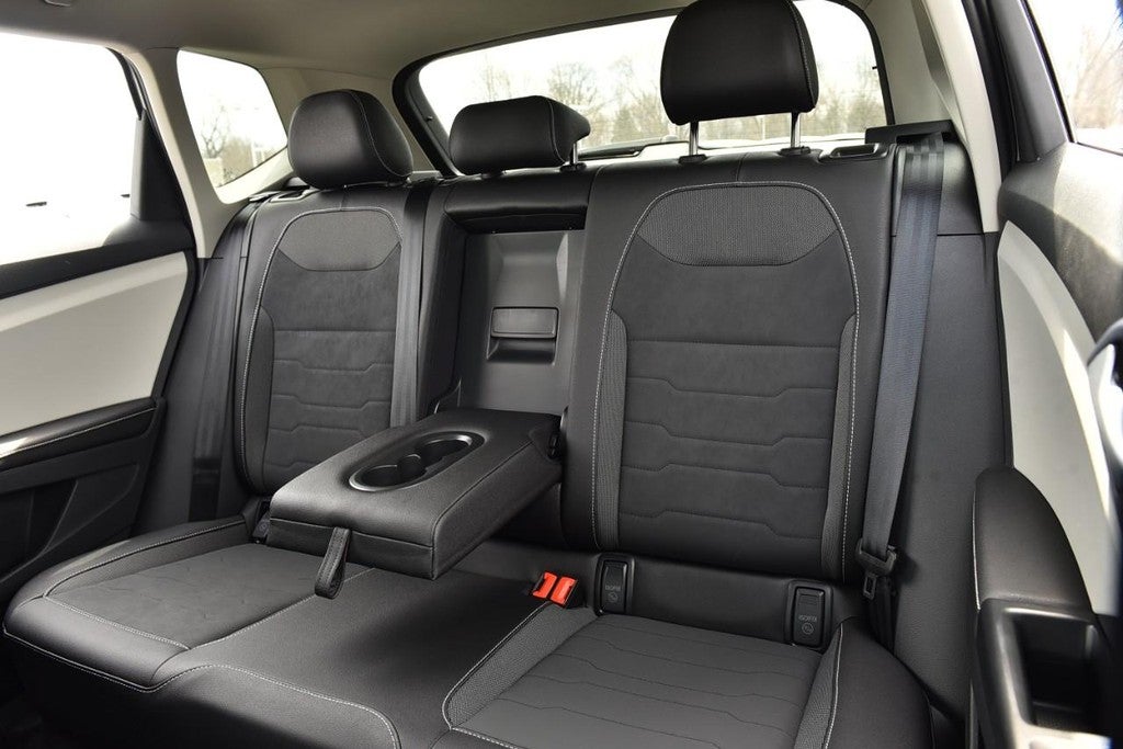 2025 Volkswagen Taos SE 4MOTION