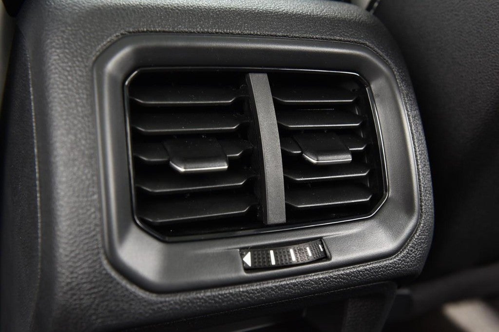 2025 Volkswagen Taos SE 4MOTION