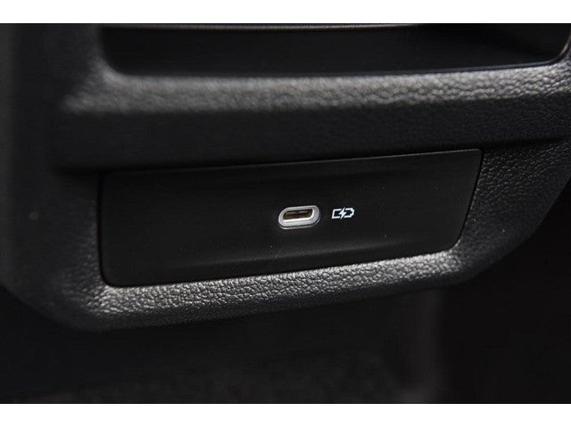 2025 Volkswagen Taos SE 4MOTION