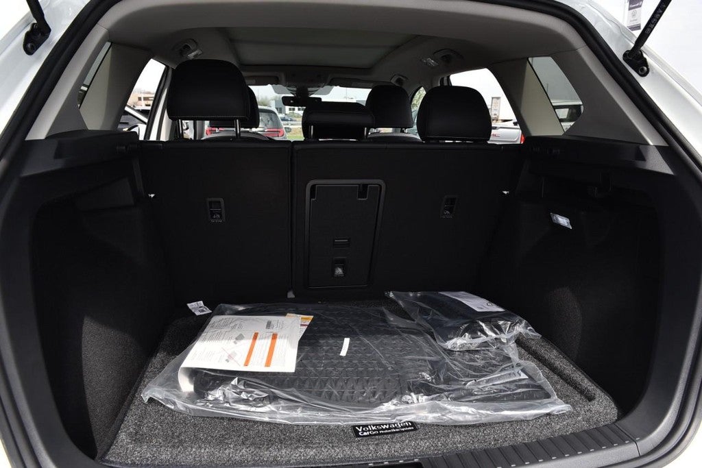 2025 Volkswagen Taos SE 4MOTION