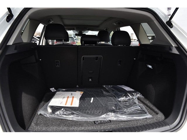 2025 Volkswagen Taos SE 4MOTION