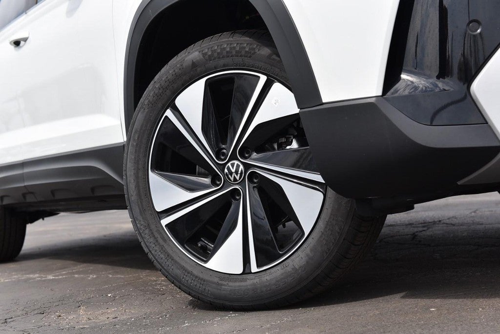 2025 Volkswagen Taos SE 4MOTION