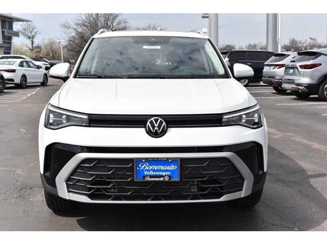 2025 Volkswagen Taos SE 4MOTION