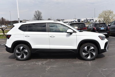 2025 Volkswagen Taos SE 4MOTION