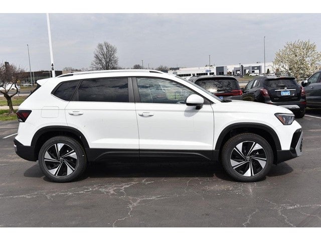 2025 Volkswagen Taos SE 4MOTION