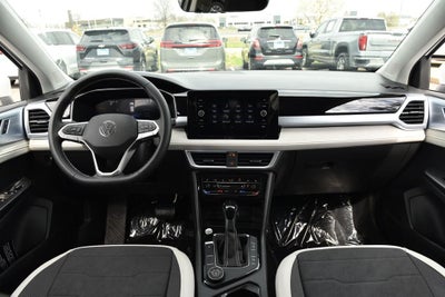 2025 Volkswagen Taos SE 4MOTION
