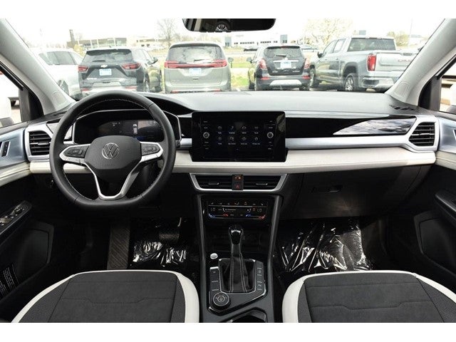 2025 Volkswagen Taos SE 4MOTION