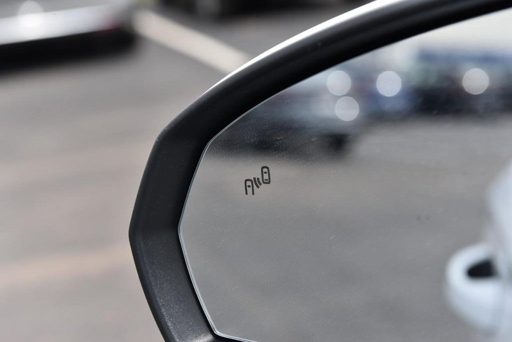 2025 Volkswagen Taos SE 4MOTION