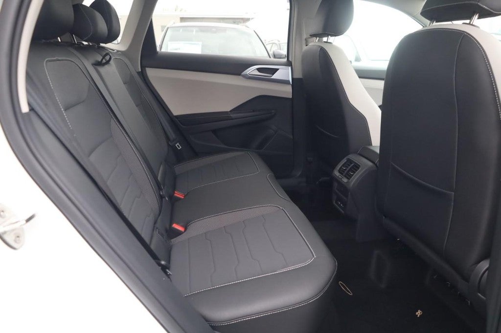 2026 Volkswagen Taos SE 4MOTION