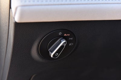 2025 Volkswagen Taos SE 4MOTION