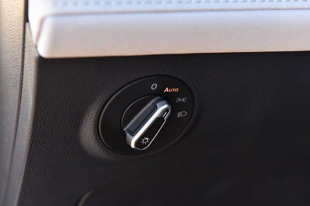 2025 Volkswagen Taos SE 4MOTION