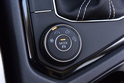 2025 Volkswagen Taos SE 4MOTION