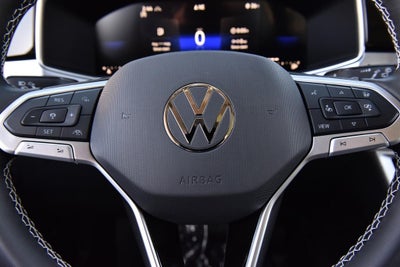 2025 Volkswagen Taos SE 4MOTION