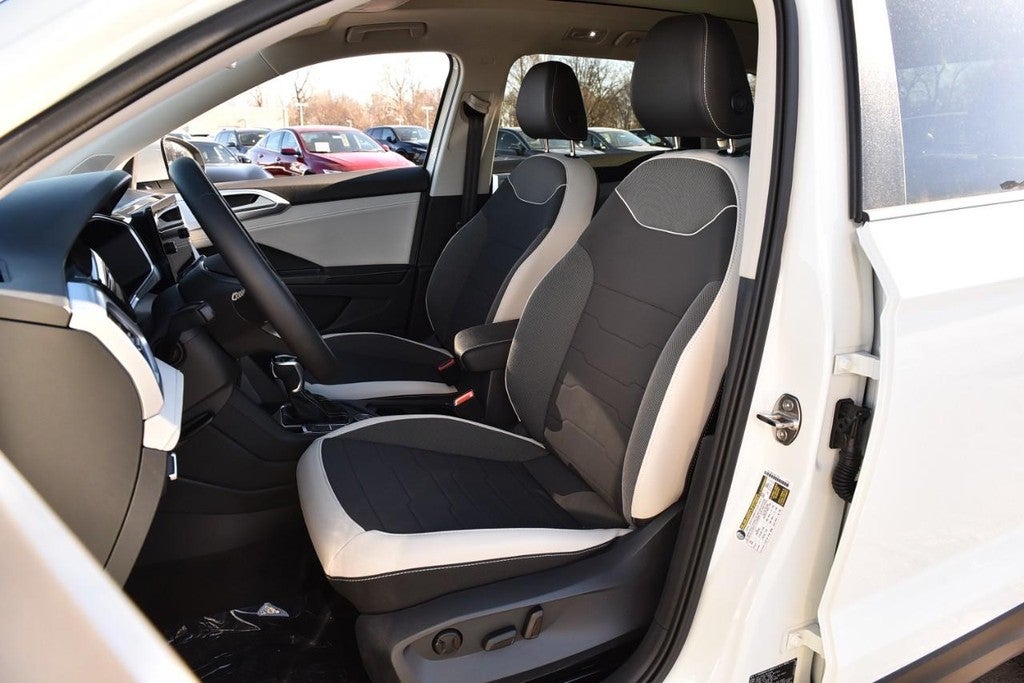 2025 Volkswagen Taos SE 4MOTION