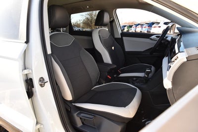 2025 Volkswagen Taos SE 4MOTION