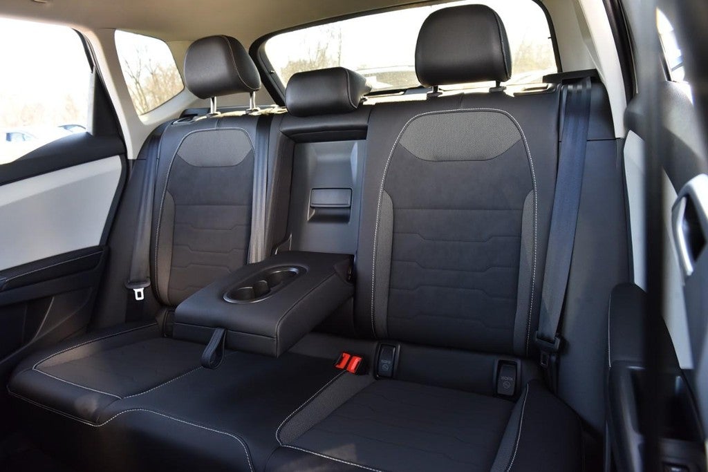 2025 Volkswagen Taos SE 4MOTION