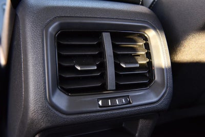 2025 Volkswagen Taos SE 4MOTION