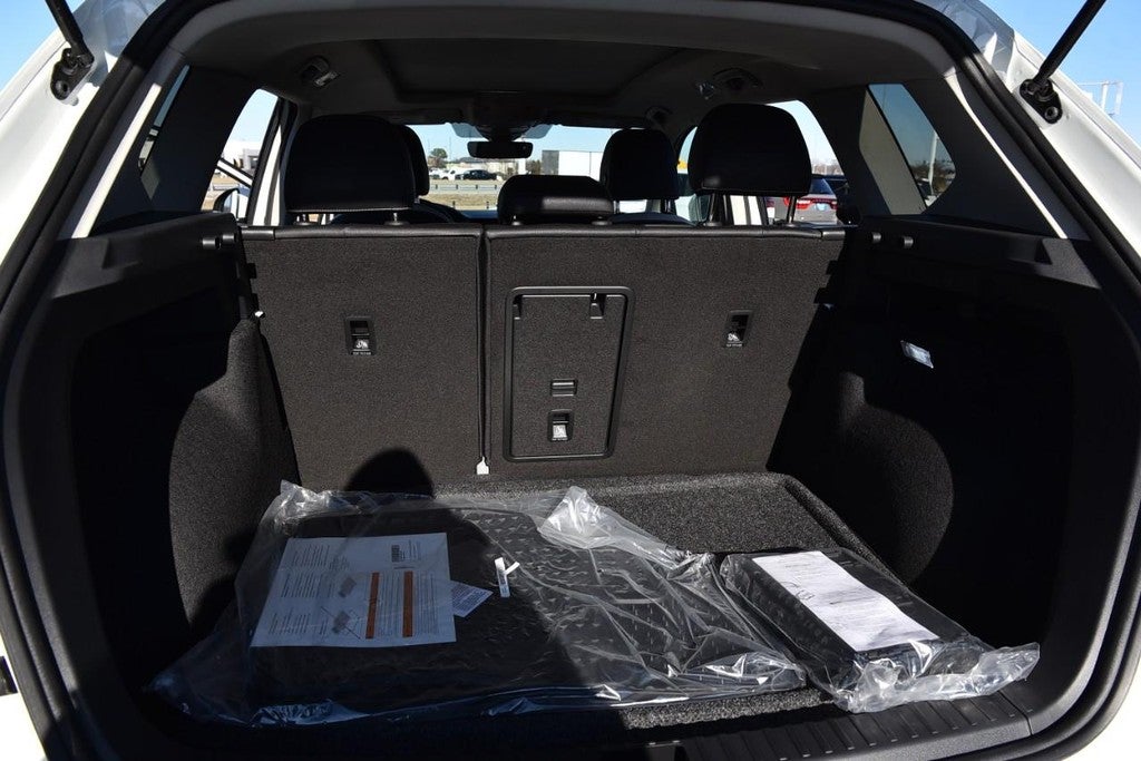 2025 Volkswagen Taos SE 4MOTION