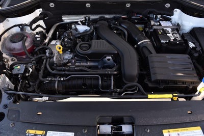 2025 Volkswagen Taos SE 4MOTION