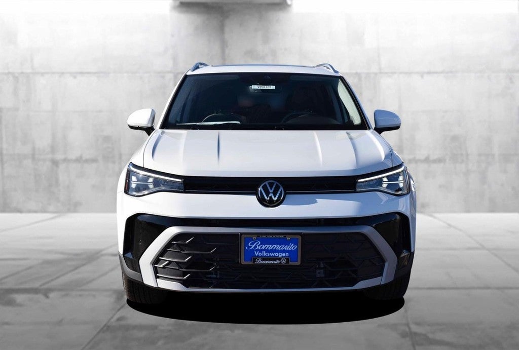 2025 Volkswagen Taos SE 4MOTION
