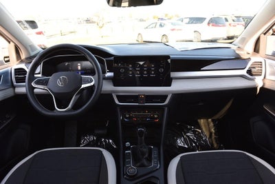 2025 Volkswagen Taos SE 4MOTION