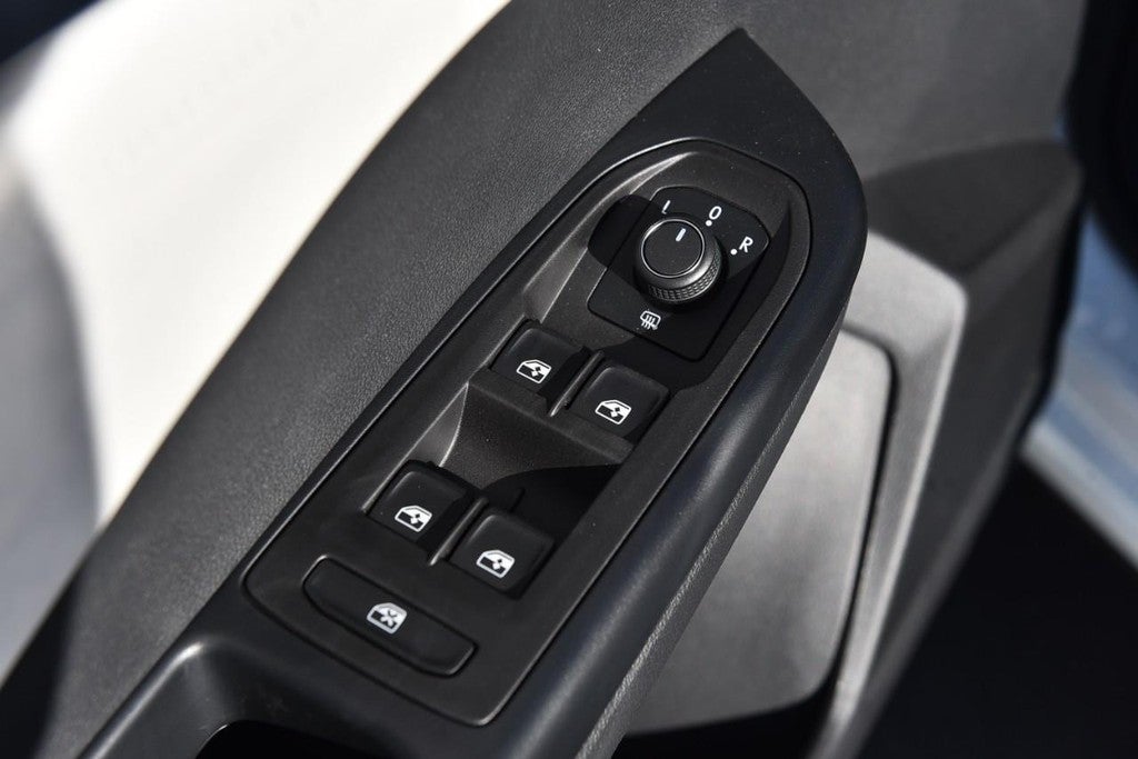 2025 Volkswagen Taos SE 4MOTION