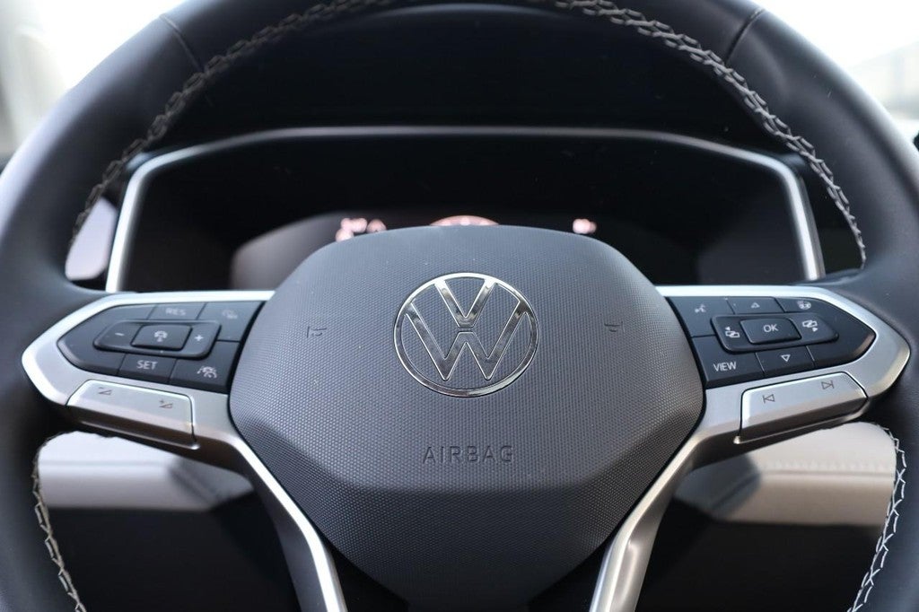 2025 Volkswagen Taos SE 4MOTION