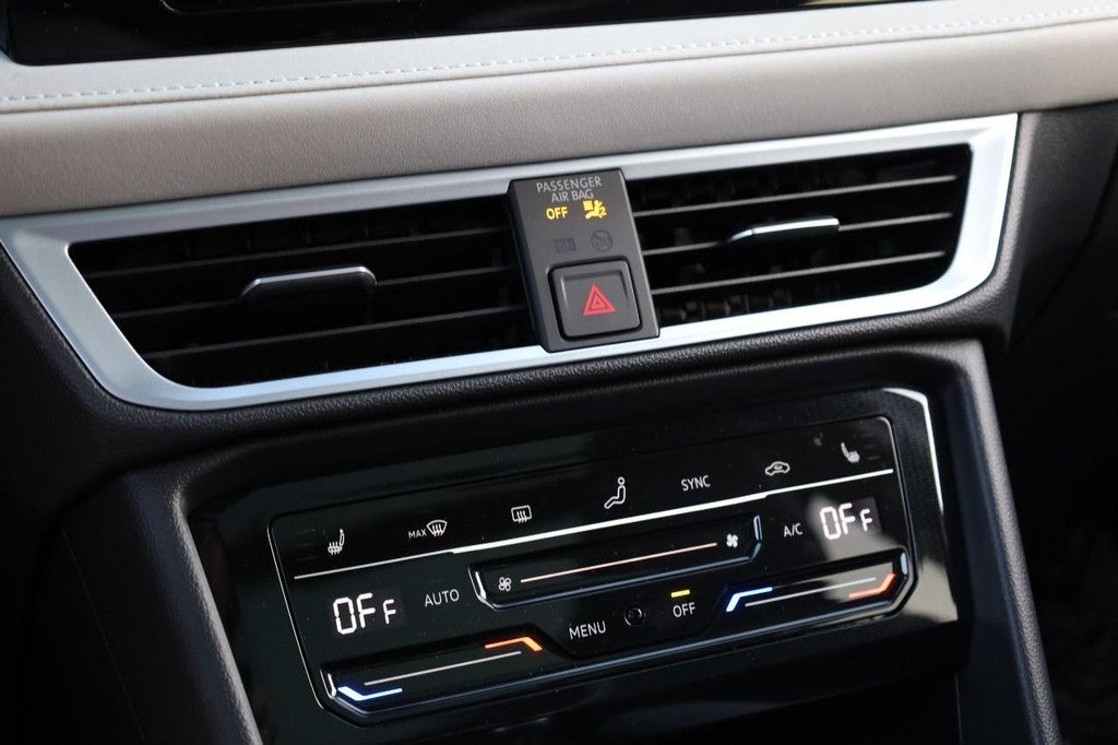 2025 Volkswagen Taos SE 4MOTION