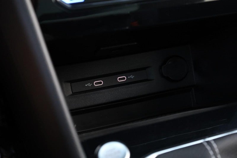 2025 Volkswagen Taos SE 4MOTION