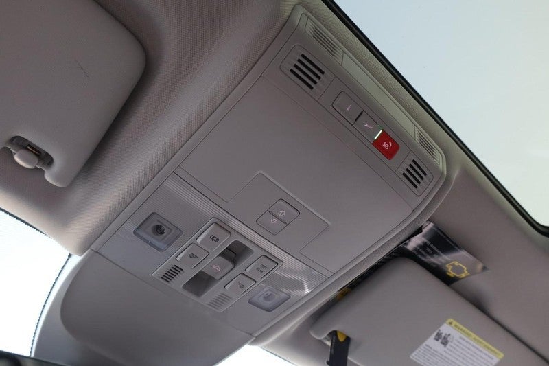 2025 Volkswagen Taos SE 4MOTION